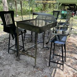Bar and chairs (Outdoors)