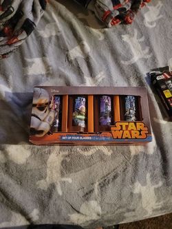 STAR WARS GLASSES  SET OF 4 BRAND NEW