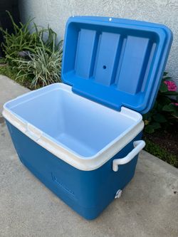 Rubbermaid Old School Ice Chest Cooler