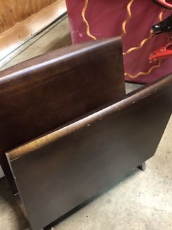 Magazine rack (Solid maple)