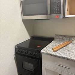 Stove And Microwave 