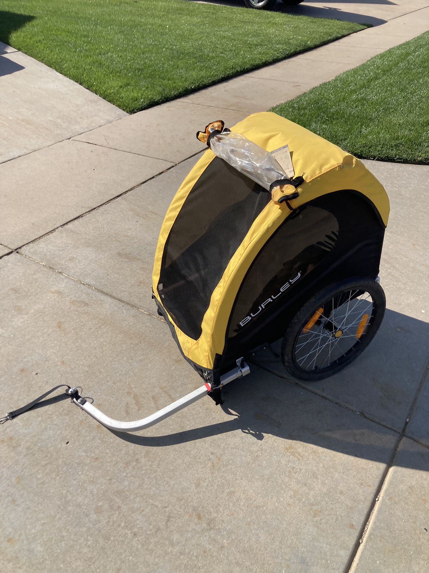 Burley Bee Bike Trailer for Sale in Wichita, KS OfferUp