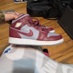 JORDAN SIZE 5.5 NO BOX WORN ONLY TWICE $75