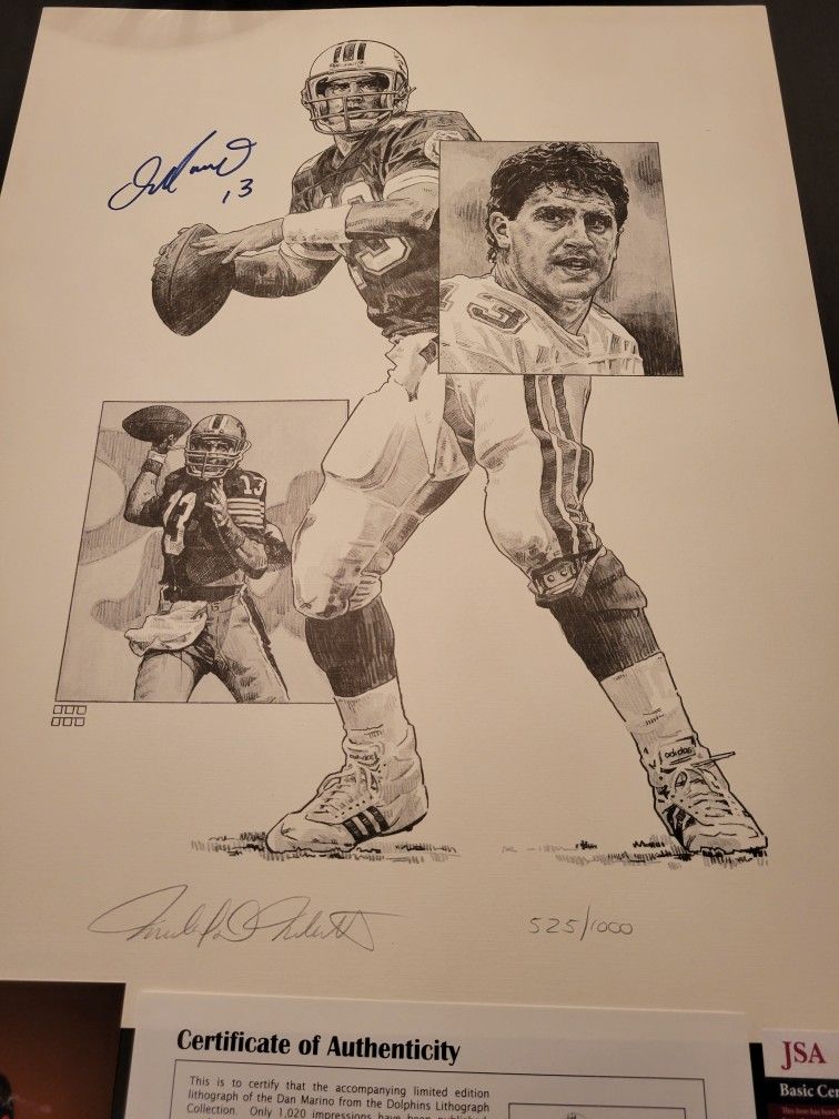Miami Dolphins great Dan Marino signed 16 X 20 black-and-white lithograph