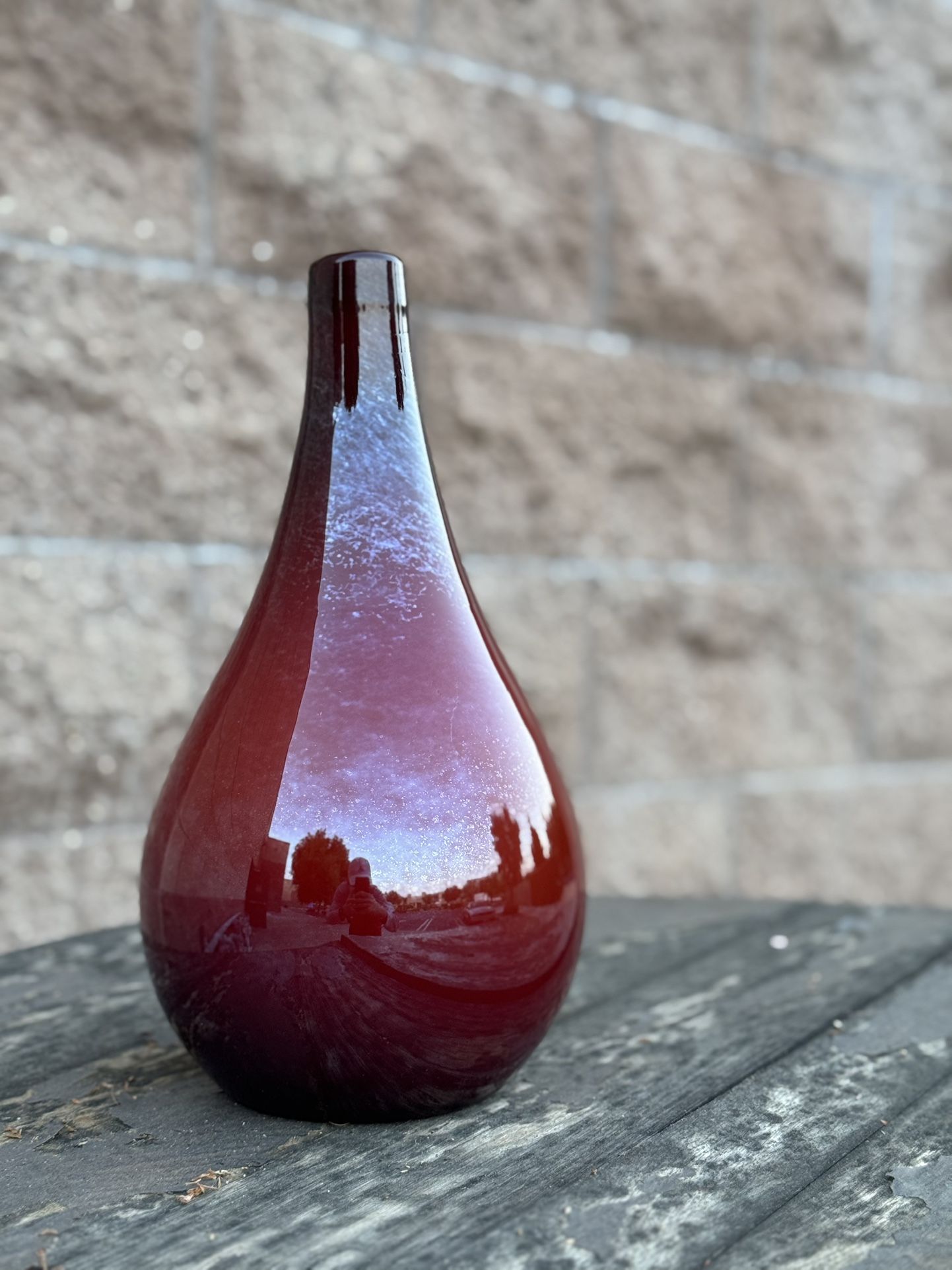 Elegant Deep Red Glass Vase – Modern Home Decor