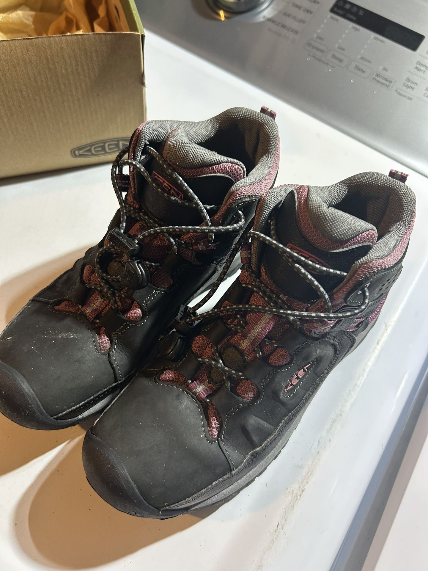 Girl Keen Boots Size 2