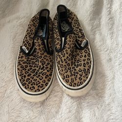 Ladies Size 7 Vans  Tennis Shoe