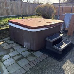 Lifesmart Plug-and-Play Hot Tub – Seats 5–7 – Fully Tested