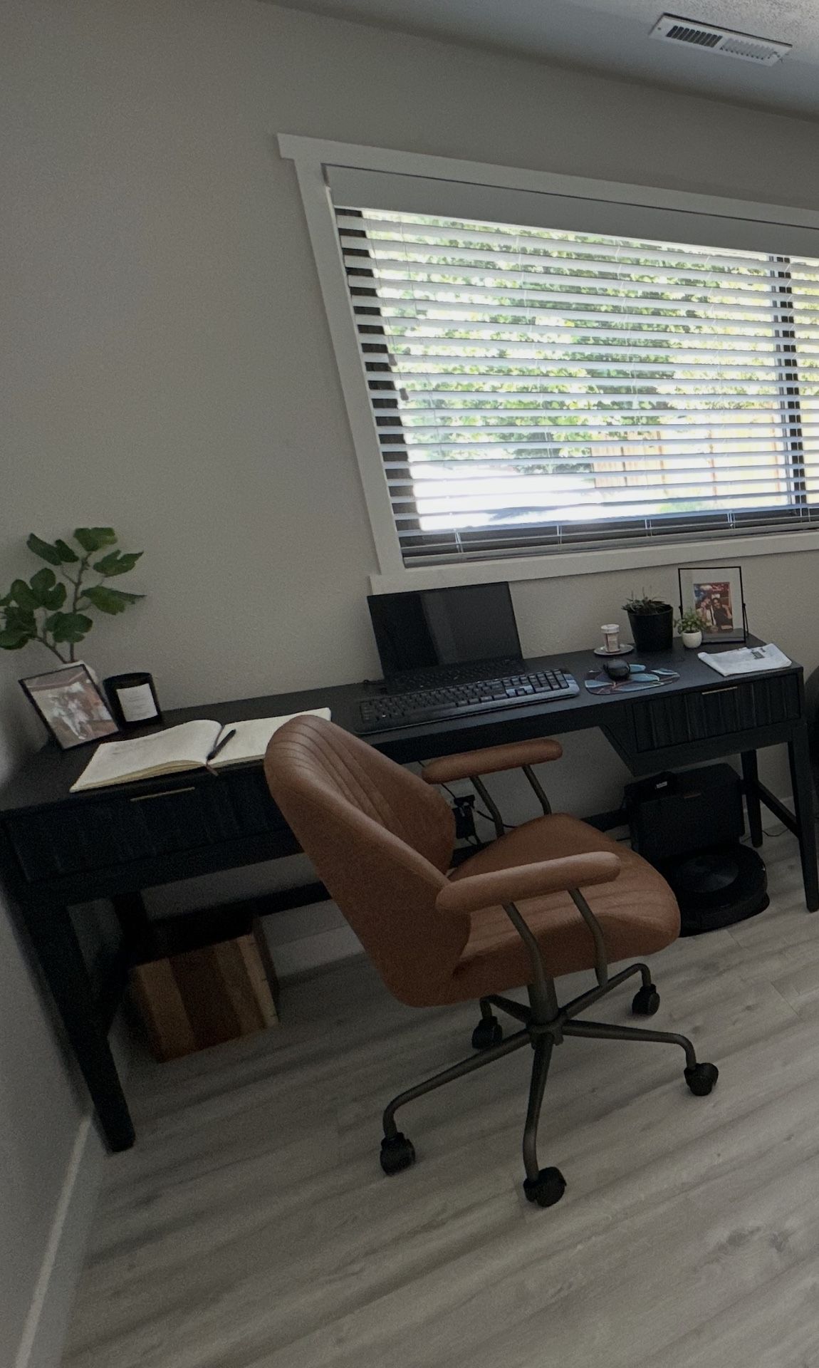 Scalloped Wood Desk (Black) 