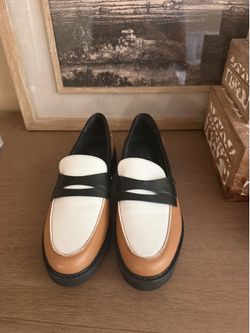 Shoes size 7