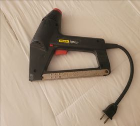 STANLEY TRE300 ELECTRIC STAPLER WITH STAPLES