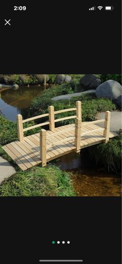 Wooden Garden Bridge Classic Wooden Arch Footbridge with Safety Railings, 530 lbs Capacity, Decorative Pond Bridge Landscaping for Outdoor Garden Yard