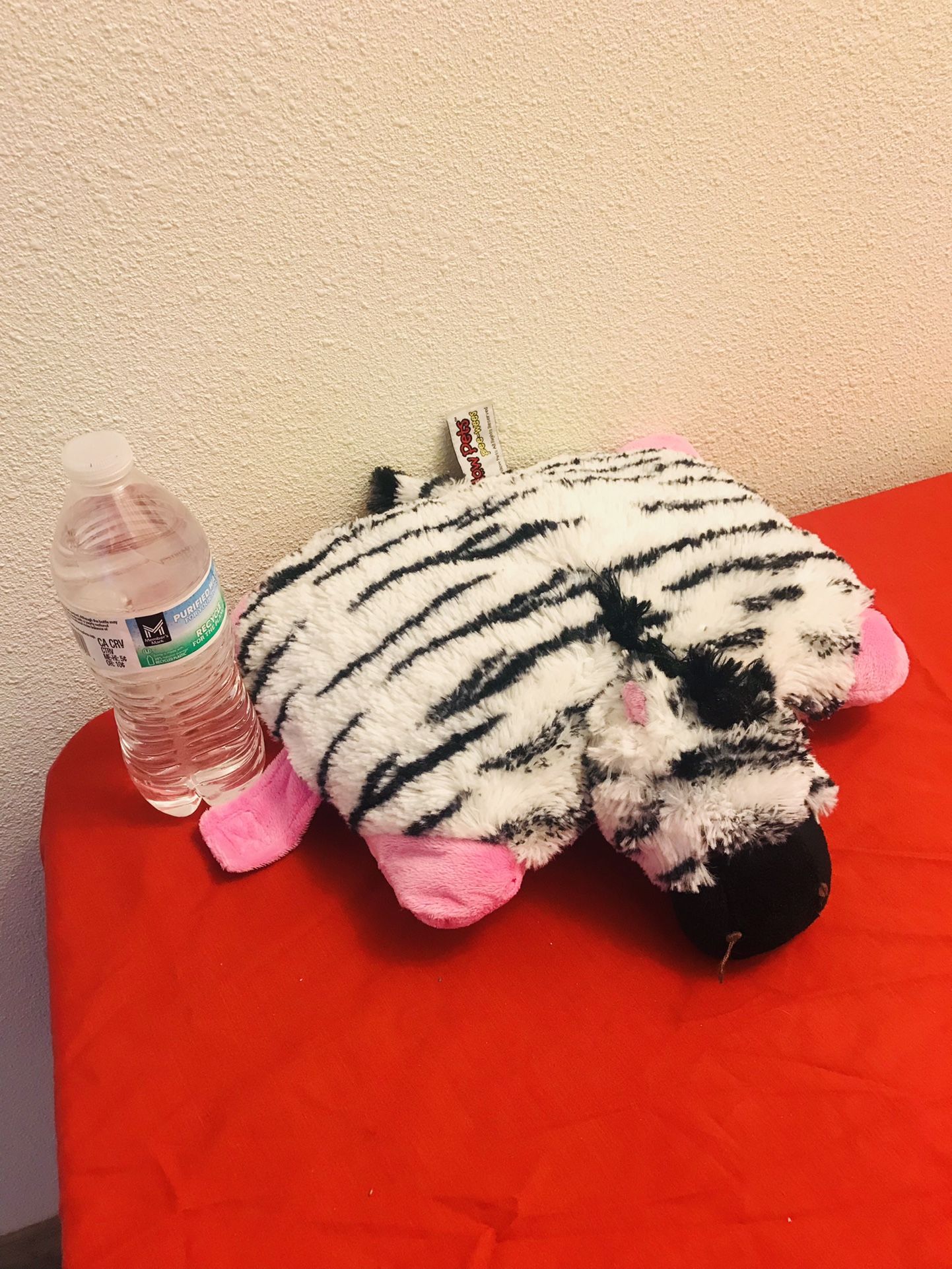 PILLOW PET COLLECTION.    $15 ALL (9)