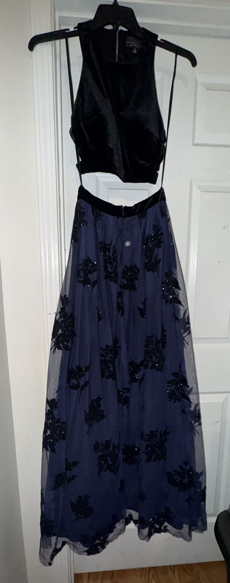 $50!!! Prom Dress Size 3 (2 Piece)