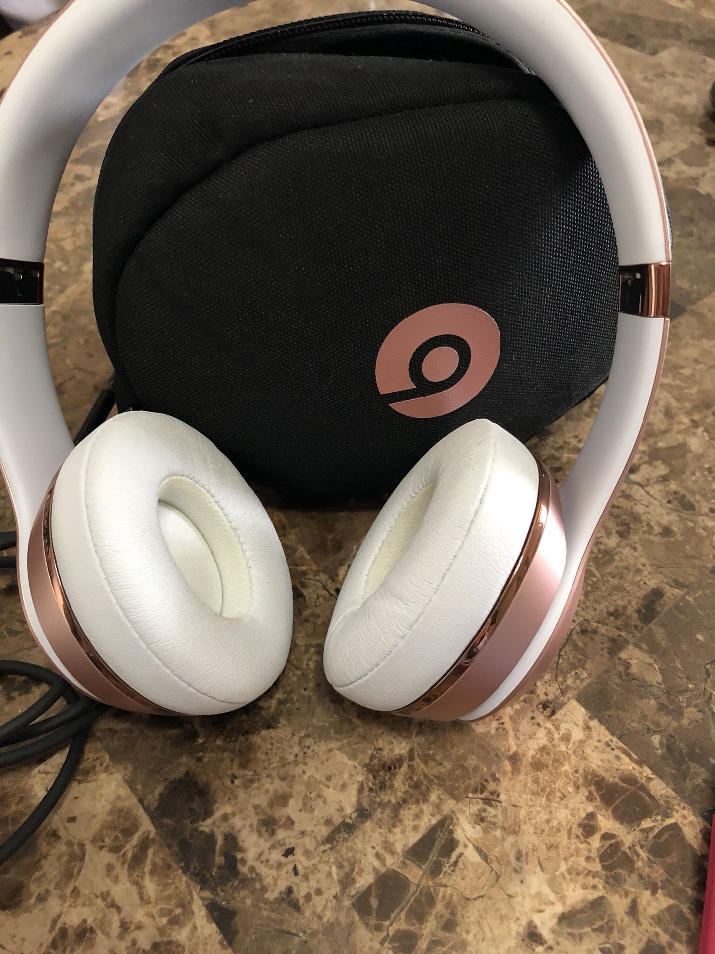 Beats Solo 3 Rose gold like new