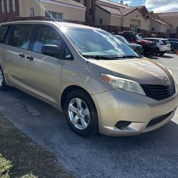 Toyota Sienna 2012