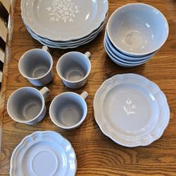 Dinnerware Set