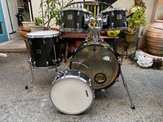 Yamaha Birch Custom Absolute MIJ Jazz Kit Black Sparkle 18/10/12/14 plus 14x5.5 Matching Snare