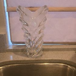Wyndham Mikasa 9in Crystal Vase