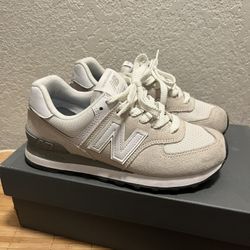 NB WOMAN TENNIS SHOES