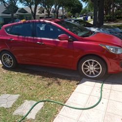 2013 Accent Hatchback 