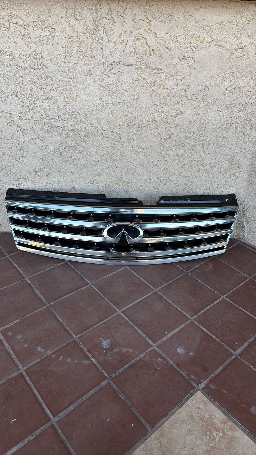 Infiniti M35 Grille