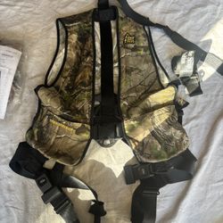 1 Used Hunter Safety Systems, 1 New Summit Tree Stand Safety Harness