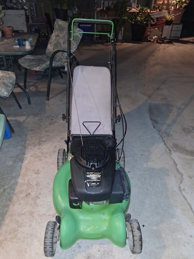Self-propelled Lawn Mower