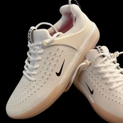 Nike  NYJAH White and Black Athletic Shoes