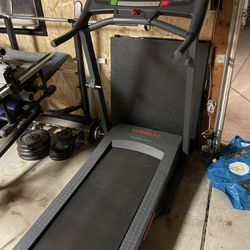 Treadmill Hardly Used 