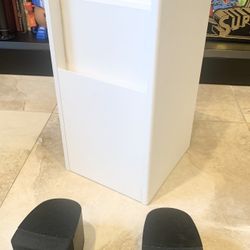 (2) Bose Acoustimass Cube Speakers + (1) Bose Sub 🔊 