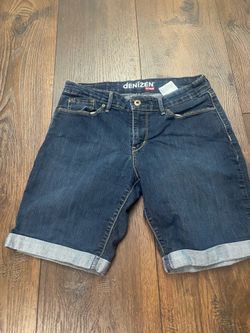 Women blue jean Bermuda shorts size 6 by Levi’s denizen #22