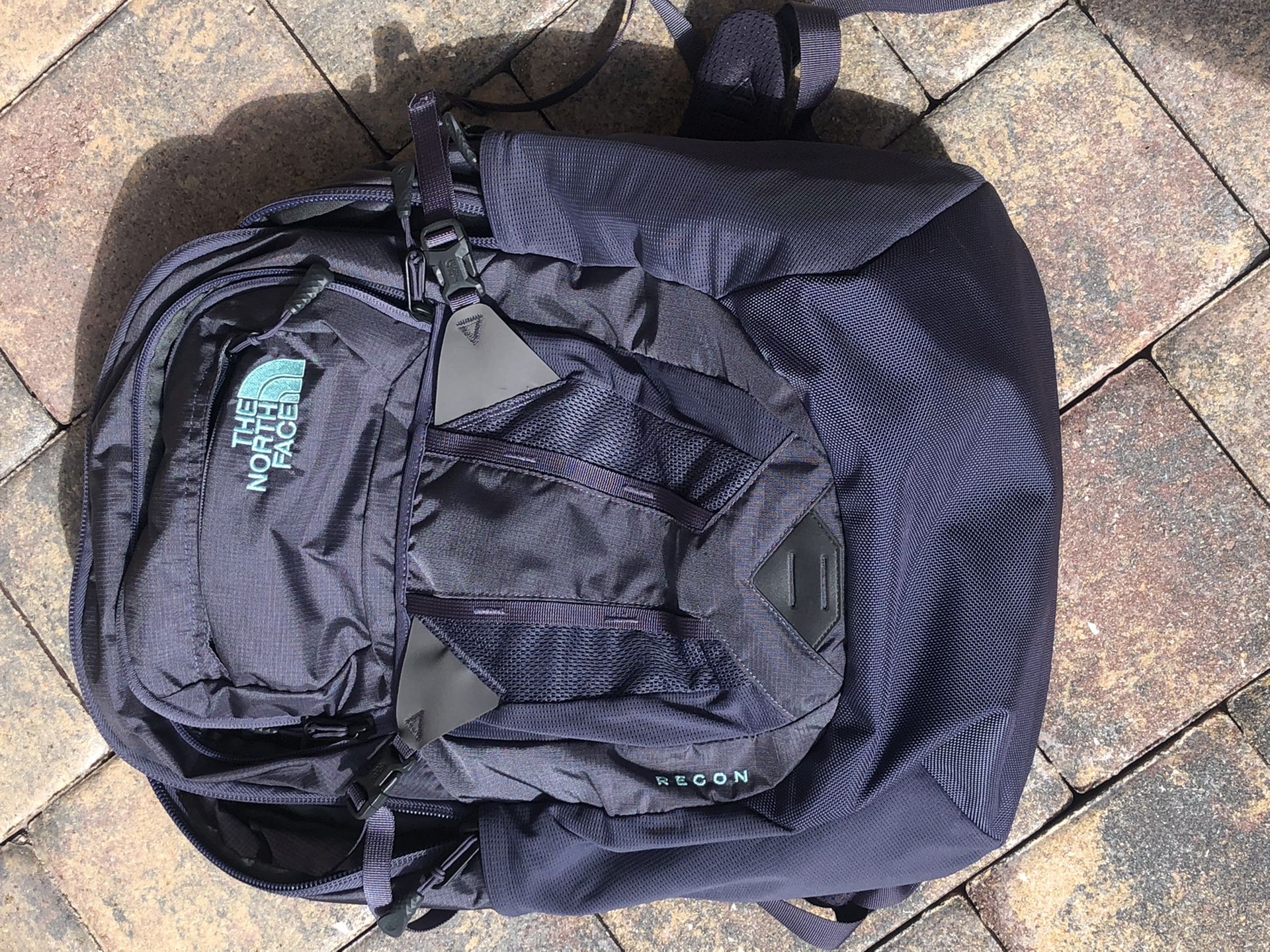 North Face Recon backpack - like new