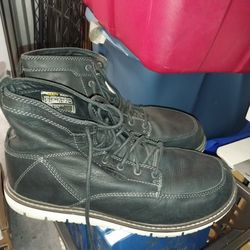 Men's KEEN boots Size 10.5