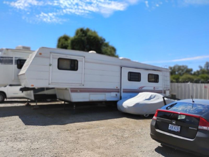 1999 Layton 5th Wheel