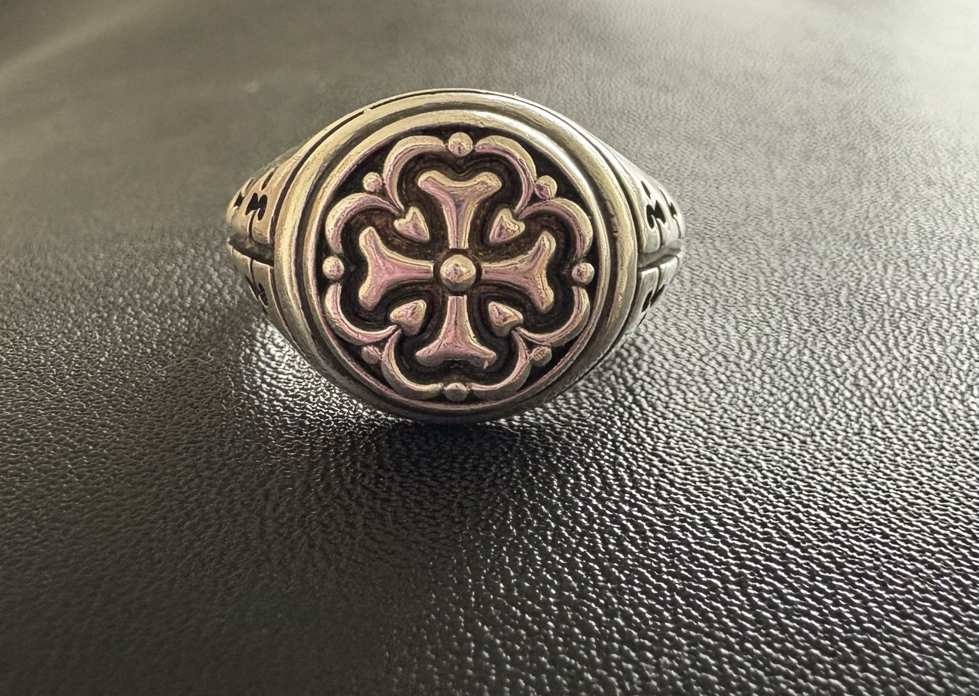Konstantino Ring