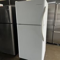 Frigidaire Apartment Size Top Freezer Refrigerator 18 Cu Ft 