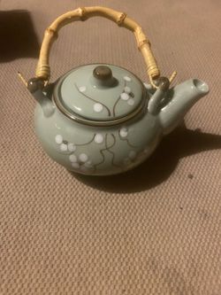 Decorative Porcelain Tea Pot with Bamboo Handle