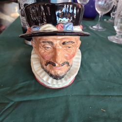 1946 ROYAL DOULTON Large Hand Painted "BeefEater" Toby Mug Jug 32 OZ