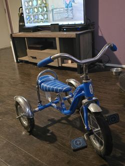 Schwinn Lil Sting-Ray Tricycle