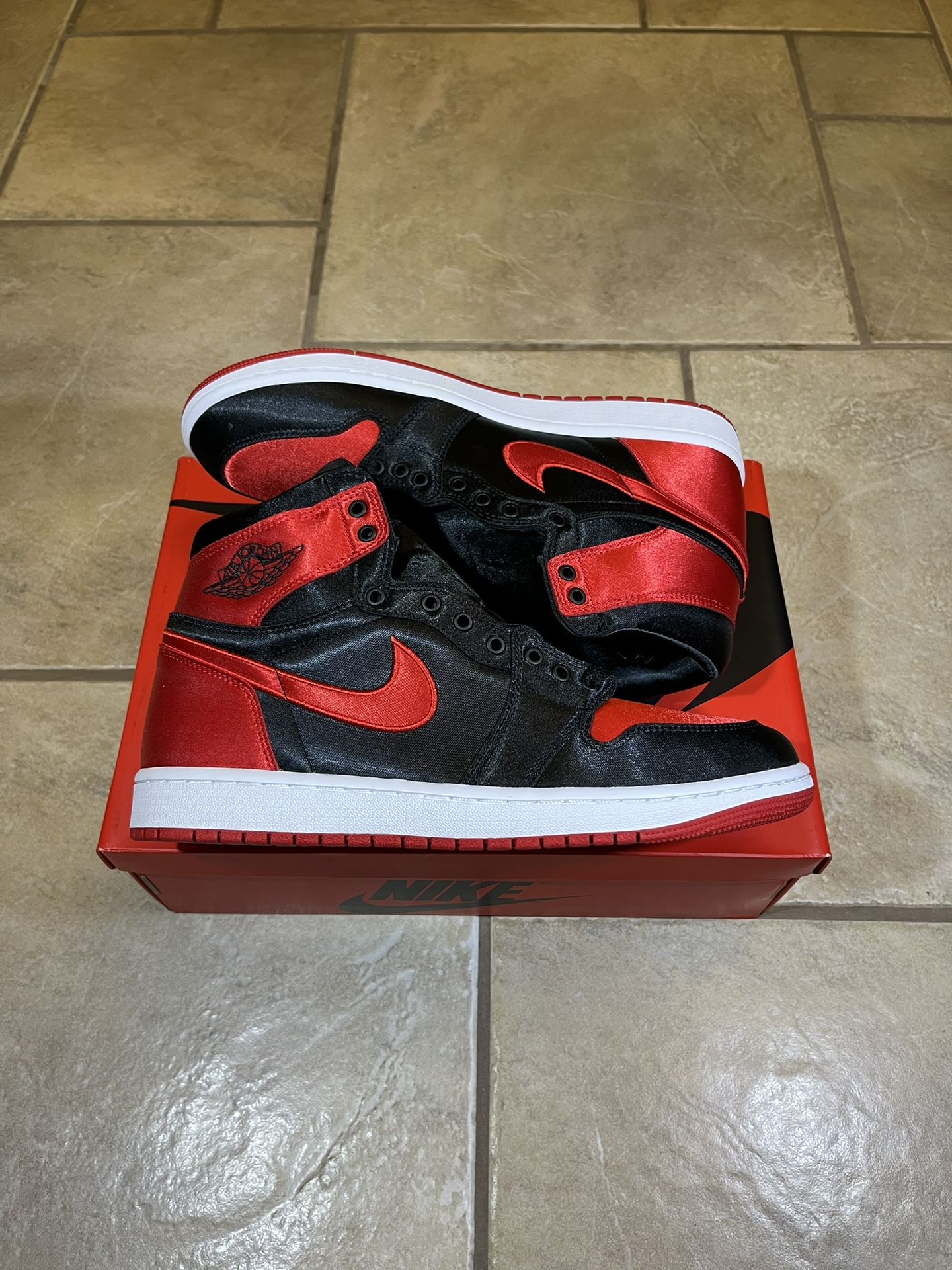 Jordan 1 Satin Bred