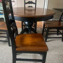 Pedestal Table With 4 Chairs  