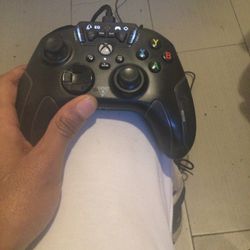 Selling Xbox Turtle Beach Controller