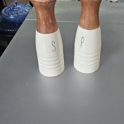 Salt N Pepper Server