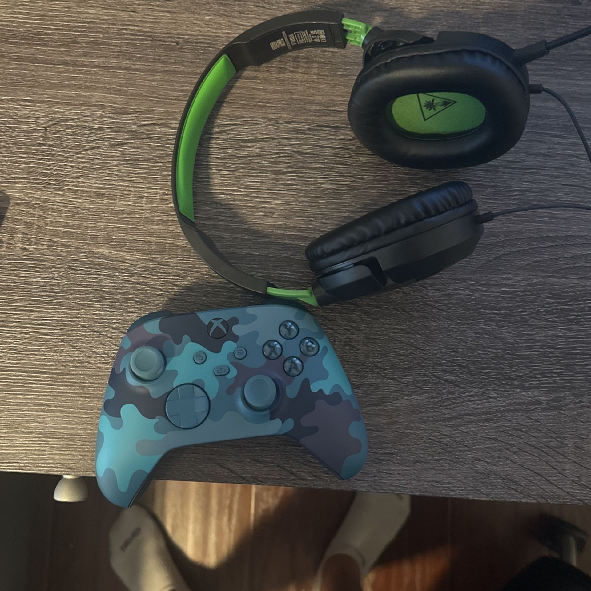 Xbox One Controller With Turtle Beach Headset