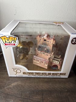 Funko Pop Town Hollywood Tower Hotel & Mickey Mouse #31