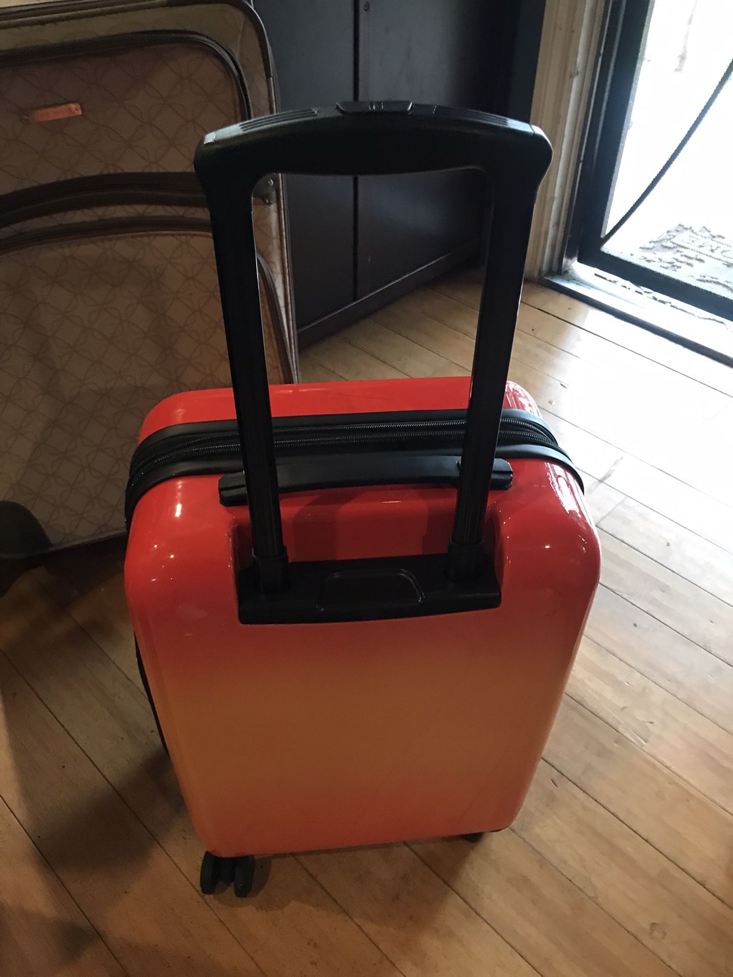 Carry On Travel 🧳 Lugage Wheels Srun Super Smooth Asking $30 Really Good Condition Besides That Little Mark On The Front Great Condition Inside $30