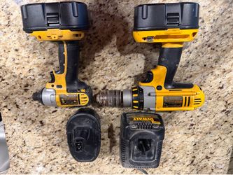 Dewalt 18V XRP drill/driver, impact driver, batteries/charger, and case