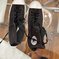 Men’s Size 12 Converse Shoe