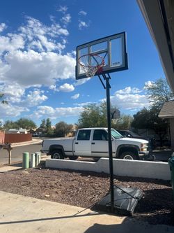 Lifetime 54- inches shatterproof básquet ball hoop
